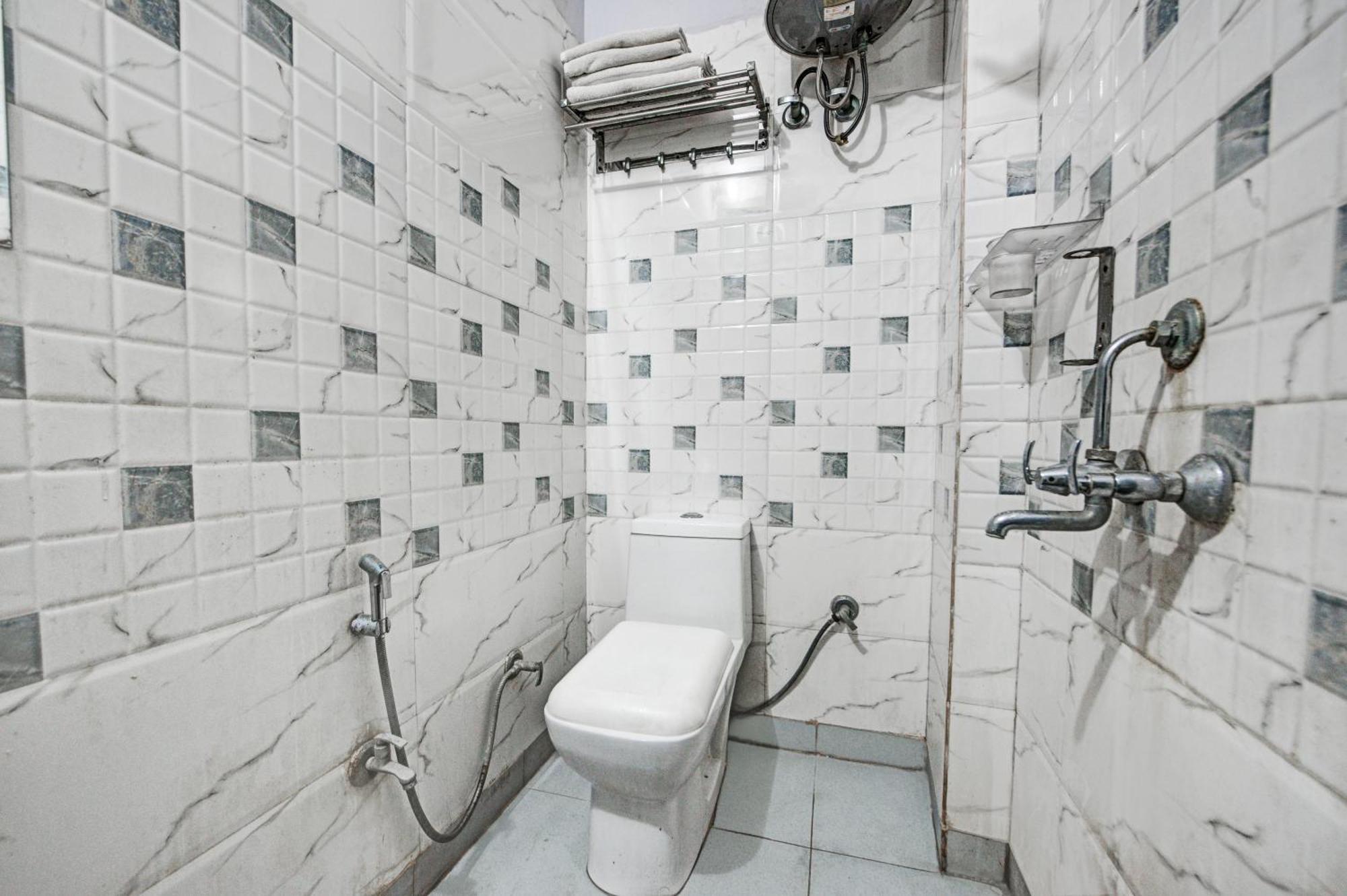 Royal Spark Inn1 - Medicity Gurugram, Near Medanta Hospital Gurgaon Dış mekan fotoğraf