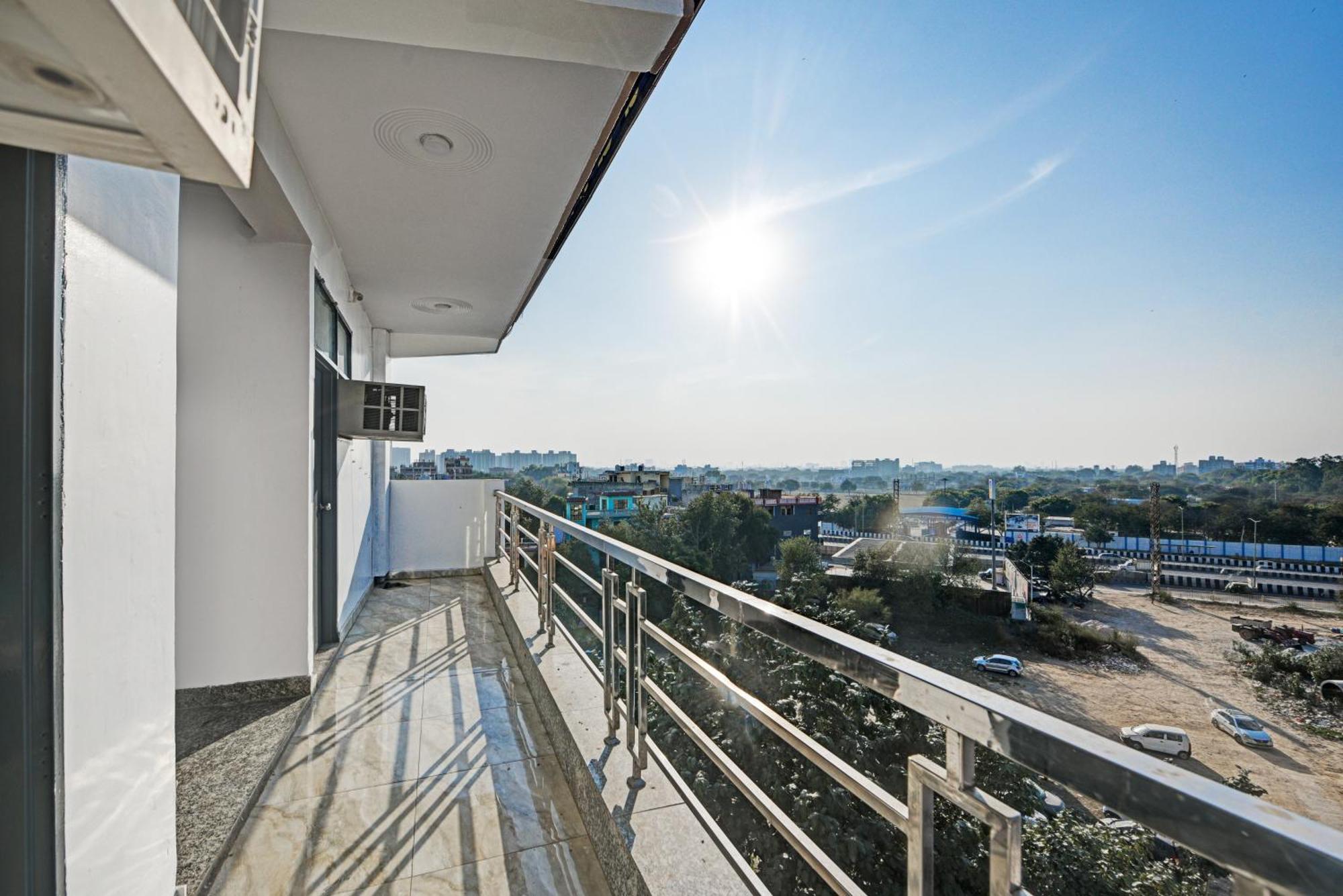 Royal Spark Inn1 - Medicity Gurugram, Near Medanta Hospital Gurgaon Dış mekan fotoğraf