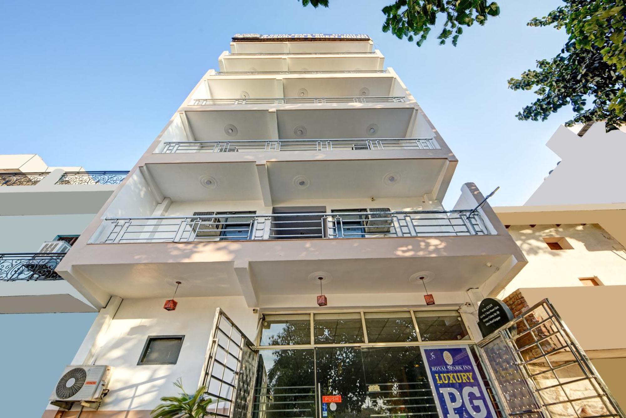 Royal Spark Inn1 - Medicity Gurugram, Near Medanta Hospital Gurgaon Dış mekan fotoğraf